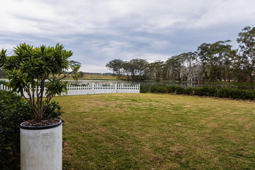 Lake Russell Retreat Emerald Beach Εξωτερικό φωτογραφία